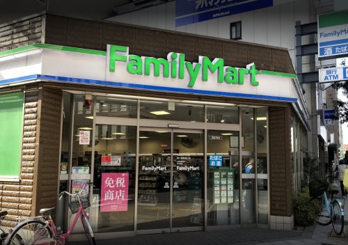 コンビニ　ファミリーマート 四ツ橋南堀江店（コンビニ）まで479m