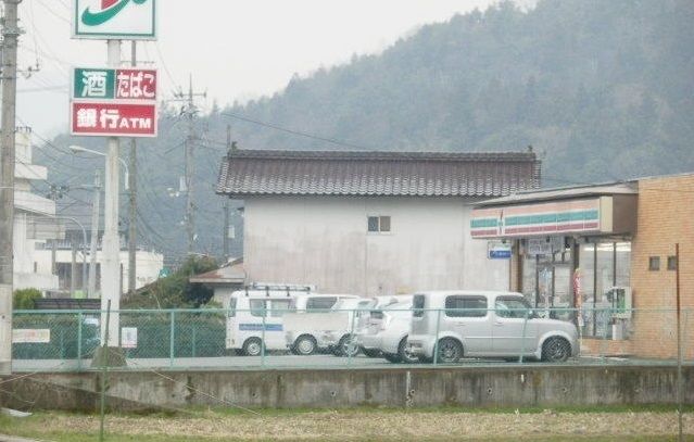 コンビニ　セブンイレブン（コンビニ）まで700m