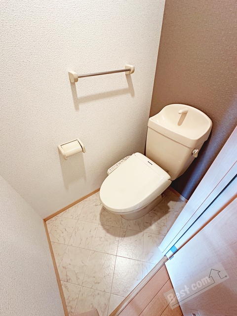トイレ　温水洗浄便座付き♪
