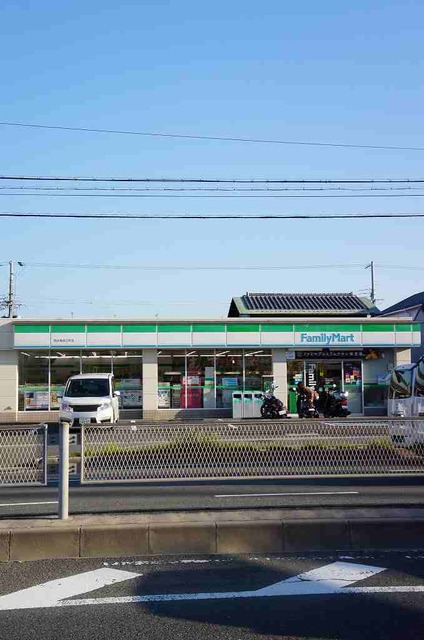 コンビニ　ファミリーマート百舌鳥西之町店（コンビニ）まで258m