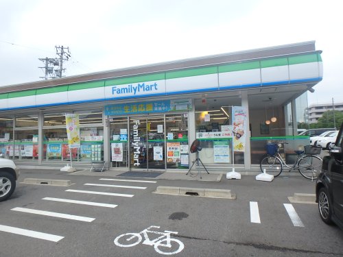 コンビニ　ファミリーマート 関平成通店（コンビニ）まで239m