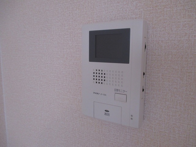 セキュリティ　モニター付きインターホンなので急な来客時も安心できますね