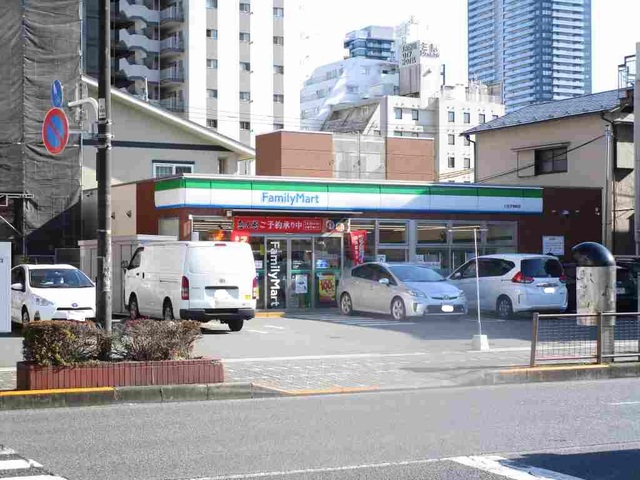 コンビニ　ファミリーマート（コンビニ）まで150m