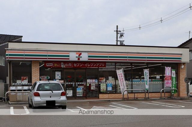 コンビニ　セブンイレブン（コンビニ）まで421m