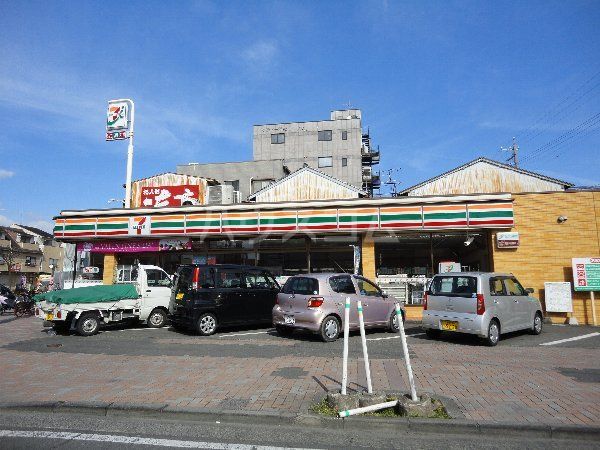 コンビニ　セブンイレブン 清水西久保店（コンビニ）まで874m