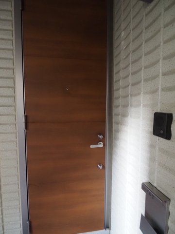 玄関　※同物件別部屋参考写真