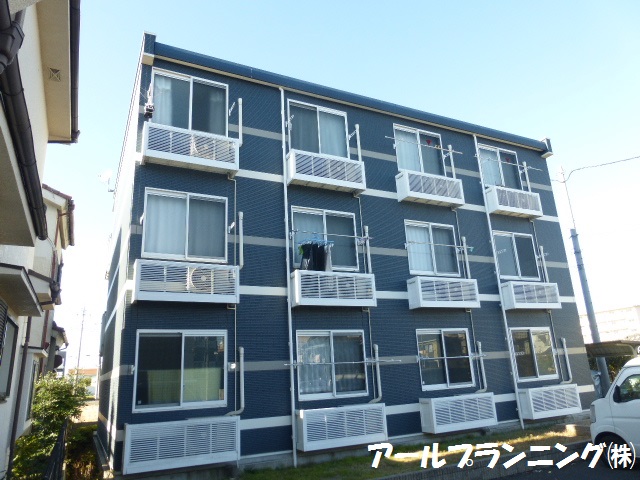 建物外観　お洒落な外観　 洋室8帖のワイド設計1K