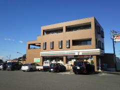 コンビニ　セブンイレブン越谷恩間新田店（コンビニ）まで584m