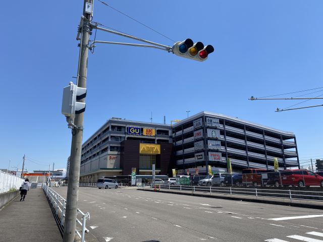 ショッピングセンター　アピタ新守山店（ショッピングセンター）まで400m