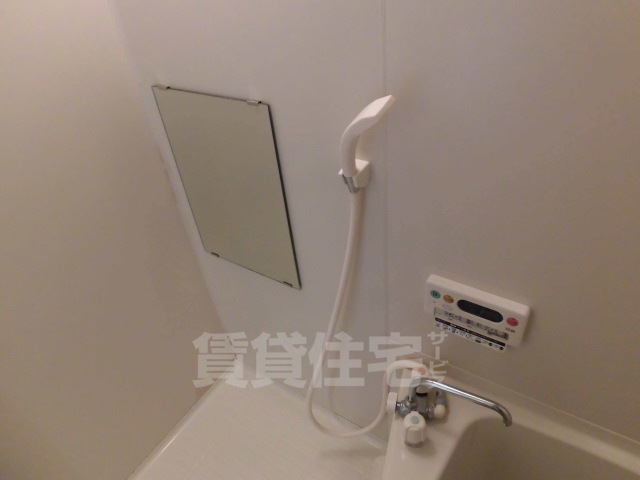 地下鉄東西線 御陵駅 徒歩18分 4階建 築19年の風呂写真