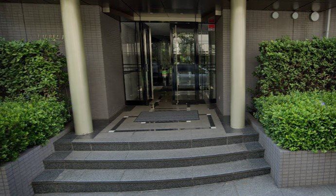 エントランス　落ち着いたエントランスです