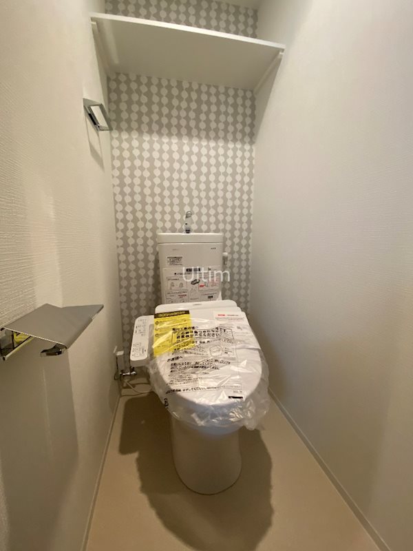 トイレ　違うお部屋の写真です。ご参考までに