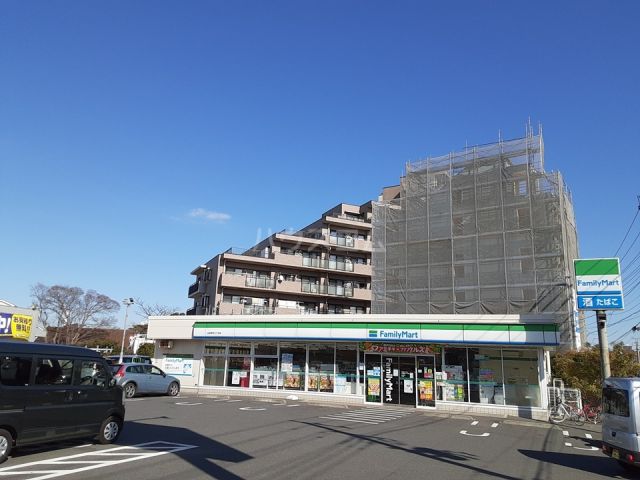 コンビニ　ファミリーマート 辻堂新町3丁目店（コンビニ）まで569m