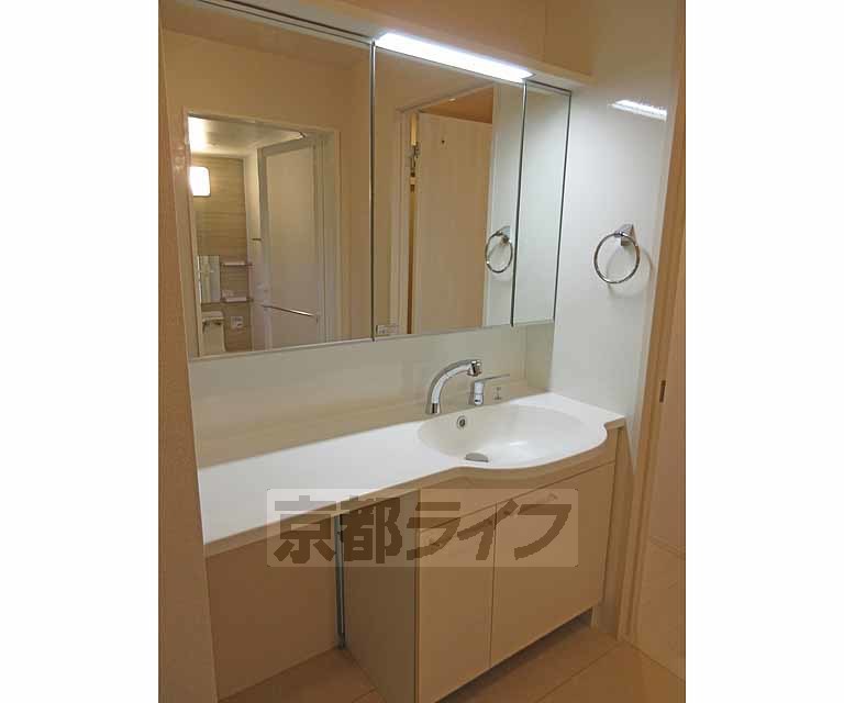 洗面設備　とってもキレイな洗面台ですね～