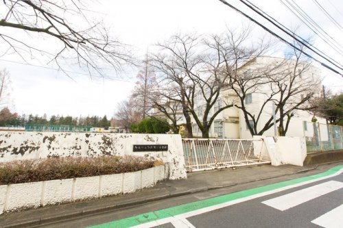 小学校　多摩市立多摩第三小学校（小学校）まで60m