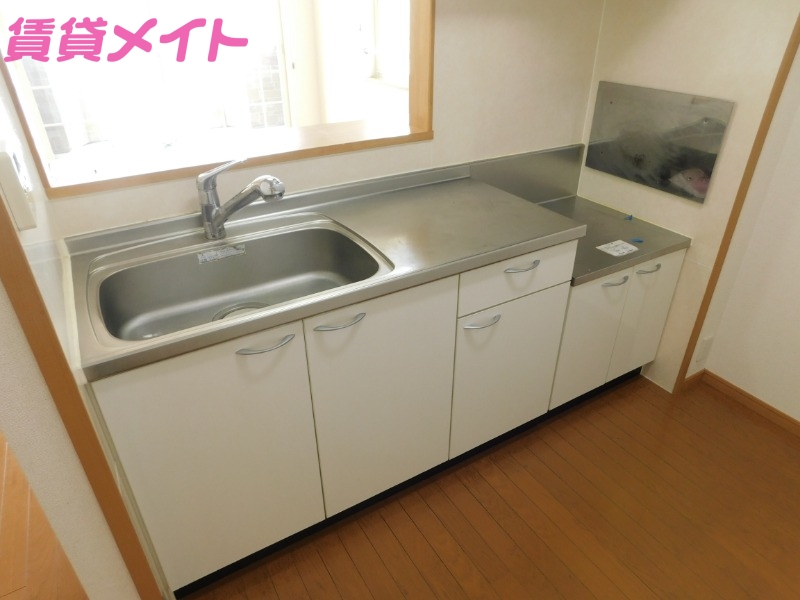 キッチン　同物件別室写真反転