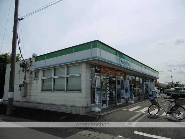 コンビニ　ファミリーマート（コンビニ）まで120m