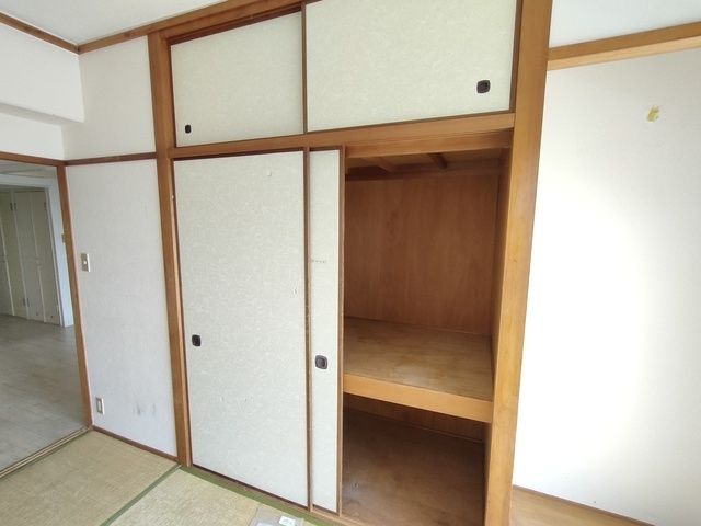 収納　写真は違う号室です。