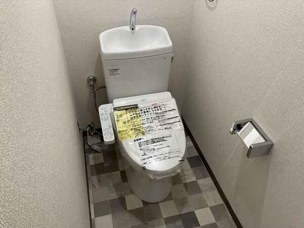 阪急今津線 阪神国道駅 徒歩11分 5階建 築37年のトイレ写真