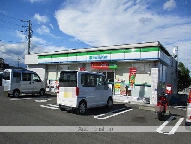コンビニ　ファミリーマート　ひがし町店（コンビニ）まで270m
