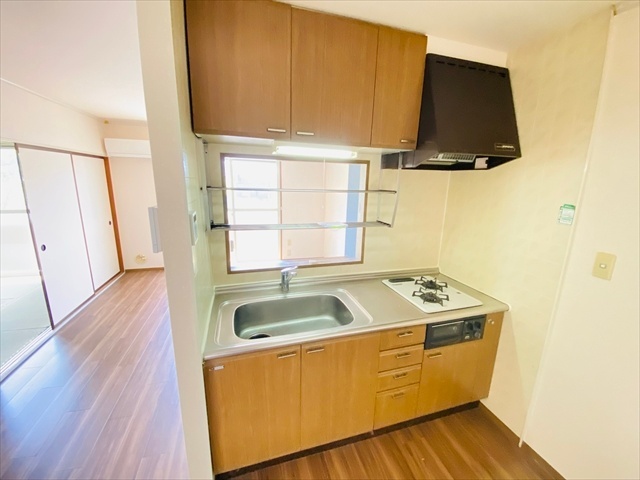 キッチン　同一建物内２０２号室内装写真転載
