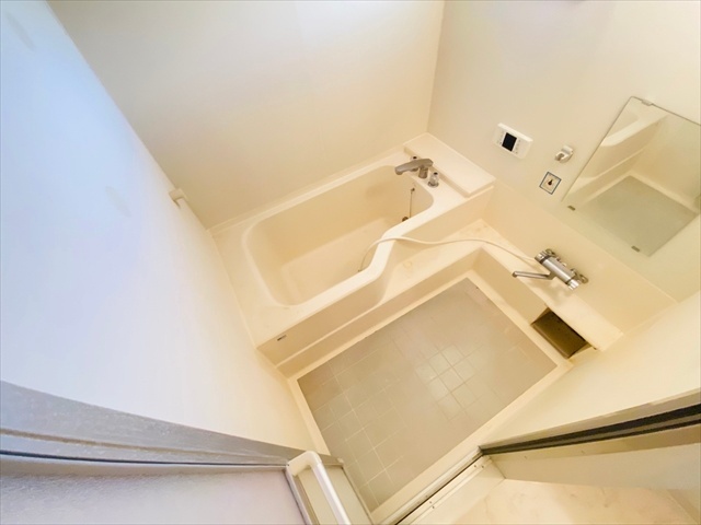 バス・シャワールーム　同一建物内２０２号室内装写真転載