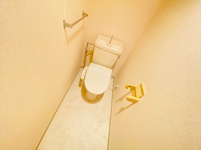 トイレ　同一建物内２０２号室内装写真転載