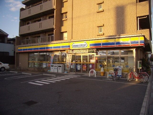 コンビニ　ミニストップ（コンビニ）まで297m
