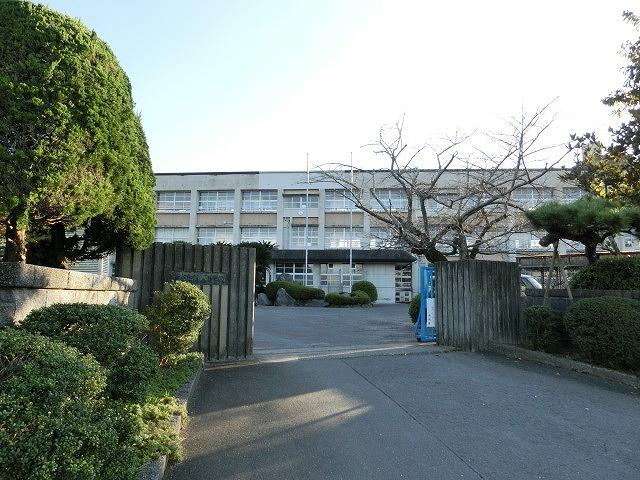 小学校　直方市立新入小学校（小学校）まで1500m