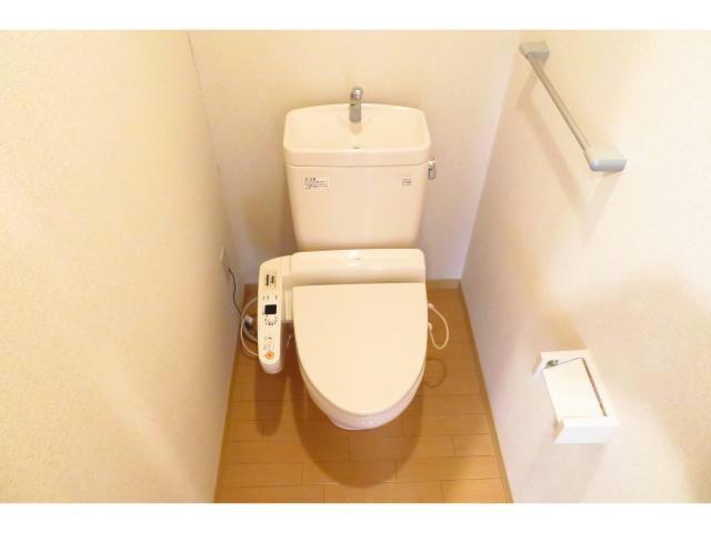 トイレ　温水洗浄便座付き