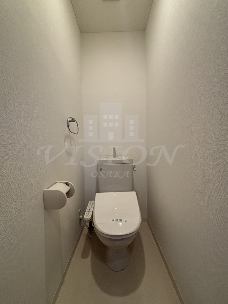 阪急宝塚線 三国駅 徒歩10分 8階建 築19年のトイレ写真