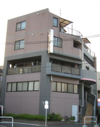 建物外観　落ち着いた雰囲気の外観です