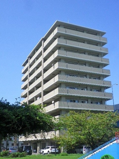 建物外観　【外観写真】東側から望むマンション外観
