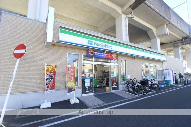 コンビニ　ファミリーマート（コンビニ）まで256m