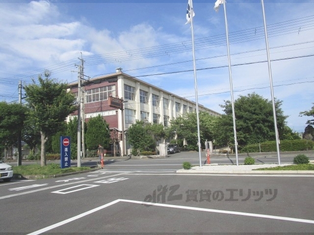 中学校　湖西中学校（中学校）まで960m