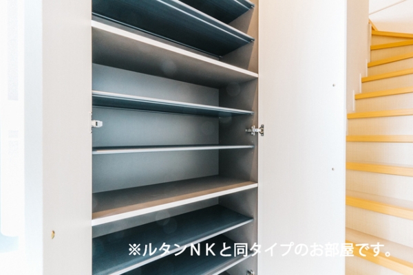 その他　同シリーズ内観