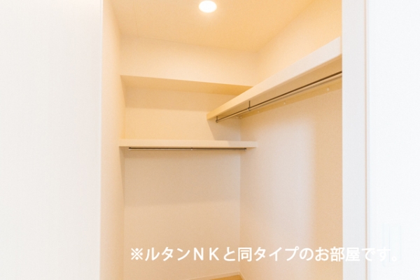 収納　同シリーズ内観
