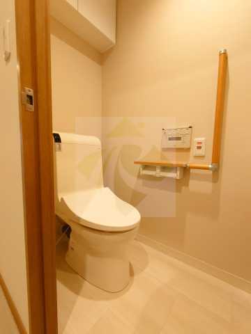トイレ　他の部屋の写真です。参考にしてください。