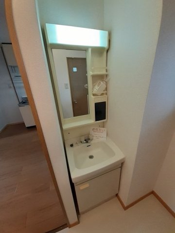 洗面設備　ゆったりとスペースのある洗面所