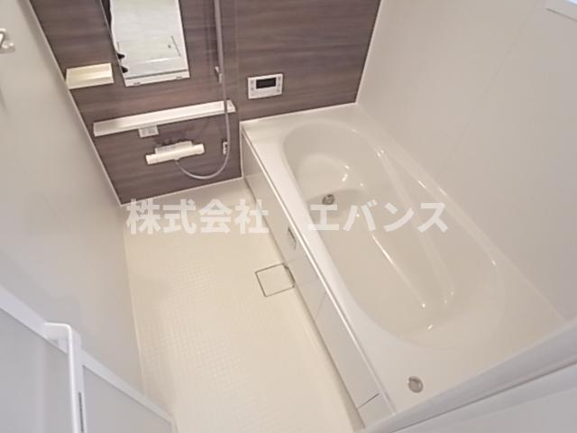 バス・シャワールーム　コンパクトで使いやすいお風呂です