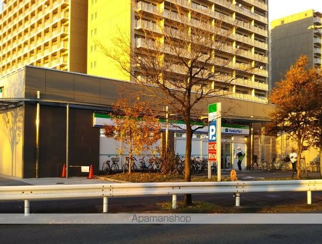コンビニ　ファミリーマート（コンビニ）まで465m