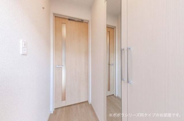 玄関　同仕様の画像の為、実際とは異なります