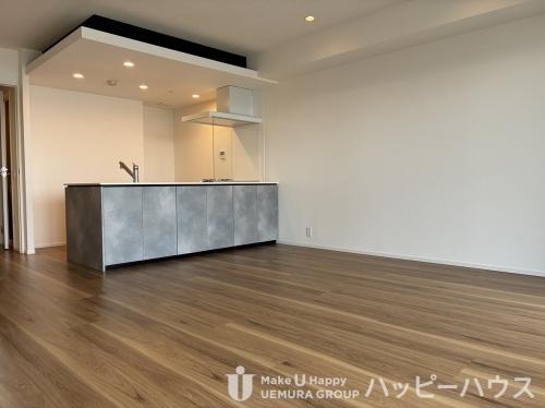 西鉄貝塚線 香椎花園前駅 徒歩32分 14階建 築6年の居間写真