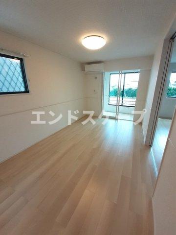 ＪＲ上越線 群馬総社駅 徒歩102分 2階建 築3年の居間写真