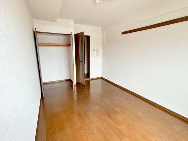 その他部屋・スペース　ゆとりのあるベッドルームで快適な睡眠をとってくださいね。