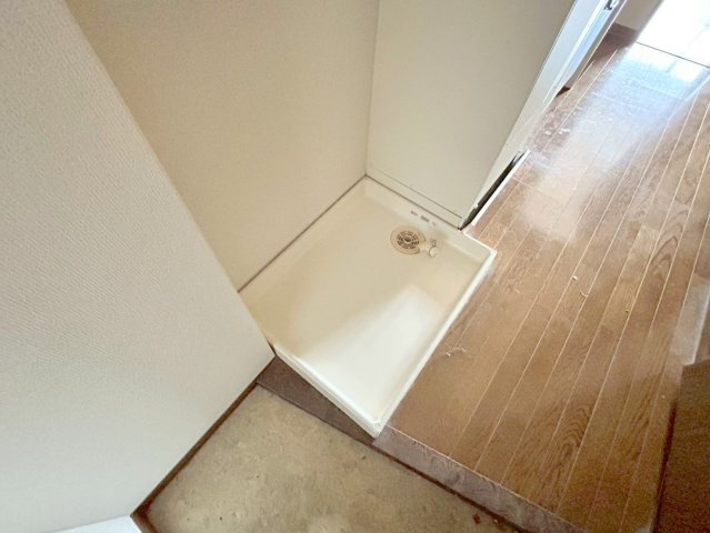 その他設備　嬉しい室内洗濯機置場。これで洗濯機も長持ちしますね。
