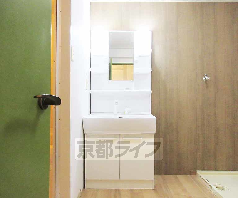 洗面設備　大きな洗面台で使い勝手・