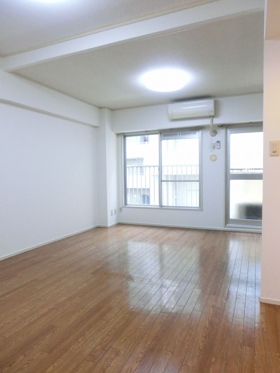 マンションアルファ不動前の居間写真