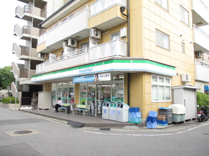 コンビニ　ファミリーマート（コンビニ）まで350m
