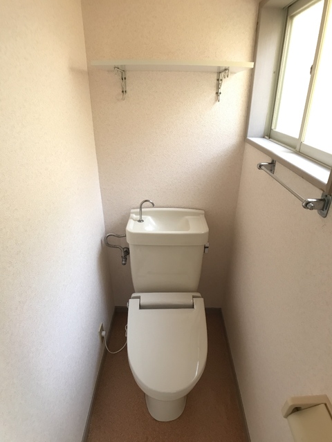 ＪＲ東海道本線 大磯駅 徒歩15分 2階建 築37年のトイレ写真